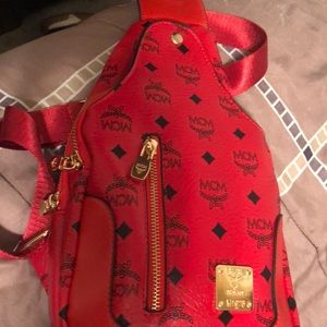 I’m selling a MCM bag